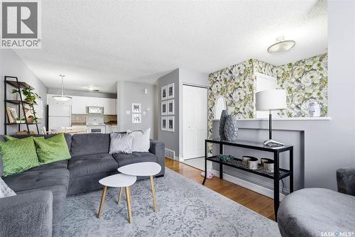 387 Fines Drive, Regina, SK - Indoor Photo Showing Living Room