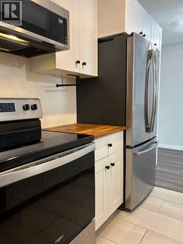 305, 9260 108 Avenue, Grande Prairie, AB - Indoor Photo Showing Kitchen