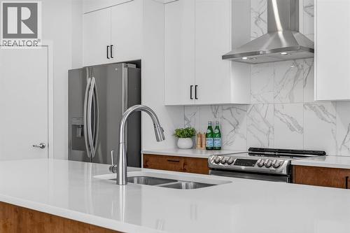 19 Rowley Park Nw, Calgary, AB - Indoor Photo Showing Kitchen With Double Sink With Upgraded Kitchen