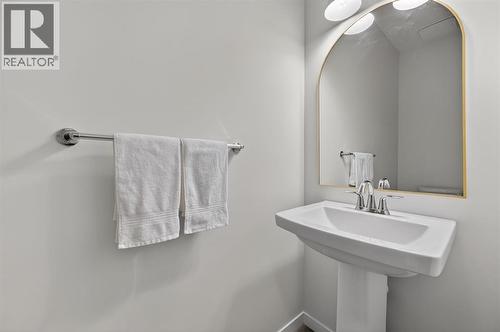 19 Rowley Park Nw, Calgary, AB - Indoor Photo Showing Bathroom