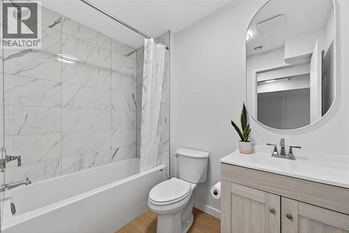 19 Rowley Park Nw, Calgary, AB - Indoor Photo Showing Bathroom