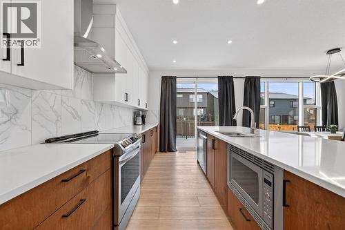 19 Rowley Park Nw, Calgary, AB - Indoor Photo Showing Kitchen With Upgraded Kitchen