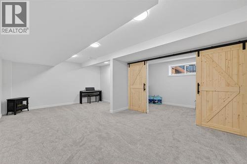 19 Rowley Park Nw, Calgary, AB - Indoor