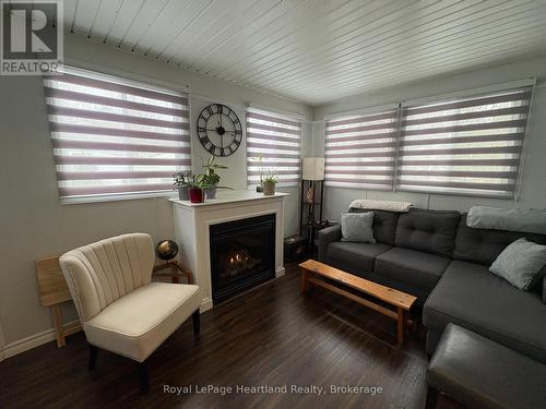 15 Huron Lane, Ashfield-Colborne-Wawanosh (Colborne), ON - Indoor Photo Showing Living Room With Fireplace