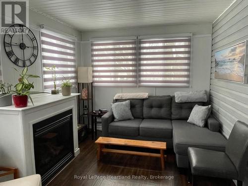 15 Huron Lane, Ashfield-Colborne-Wawanosh (Colborne), ON - Indoor Photo Showing Living Room With Fireplace