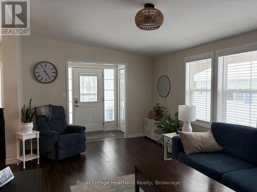 15 Huron Lane, Ashfield-Colborne-Wawanosh (Colborne), ON - Indoor Photo Showing Living Room
