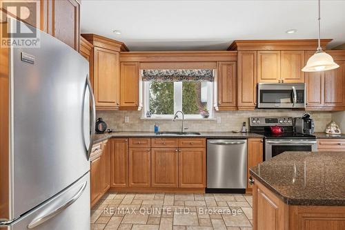 10 Grosvenor Drive, Belleville (Belleville Ward), ON - Indoor Photo Showing Kitchen