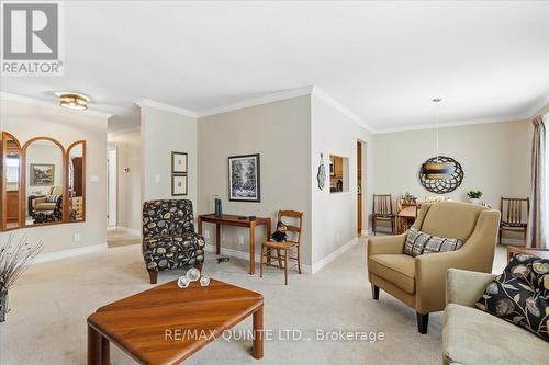 10 Grosvenor Drive, Belleville (Belleville Ward), ON - Indoor Photo Showing Living Room