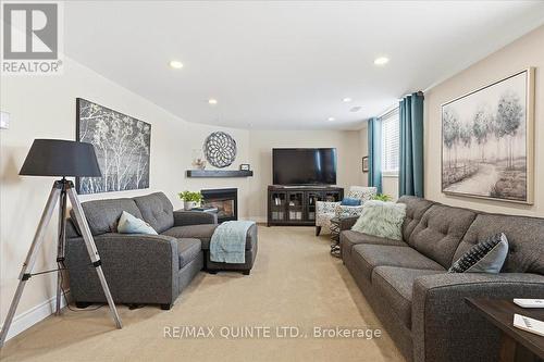 10 Grosvenor Drive, Belleville (Belleville Ward), ON - Indoor Photo Showing Living Room With Fireplace