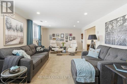 10 Grosvenor Drive, Belleville (Belleville Ward), ON - Indoor Photo Showing Living Room