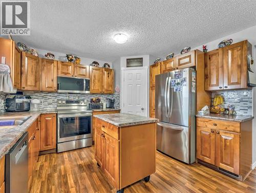 12002 Range Road 65, Rural Cypress County, AB - Indoor Photo Showing Kitchen