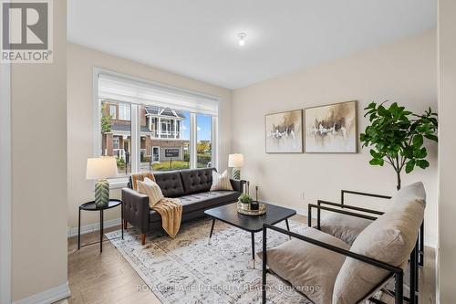 807 Mercier Crescent, Ottawa, ON - Indoor Photo Showing Living Room