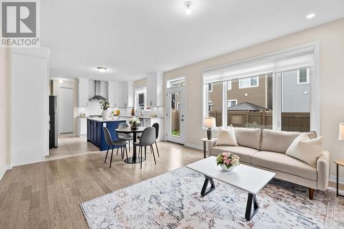 807 Mercier Crescent, Ottawa, ON - Indoor Photo Showing Living Room