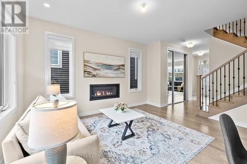 807 Mercier Crescent, Ottawa, ON - Indoor Photo Showing Living Room With Fireplace