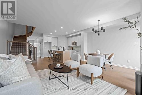 1150 Cope Drive, Ottawa, ON - Indoor Photo Showing Living Room