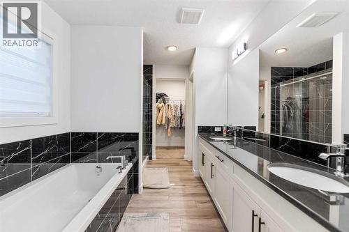 208 Dawson Circle, Chestermere, AB - Indoor Photo Showing Bathroom