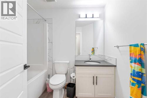 208 Dawson Circle, Chestermere, AB - Indoor Photo Showing Bathroom