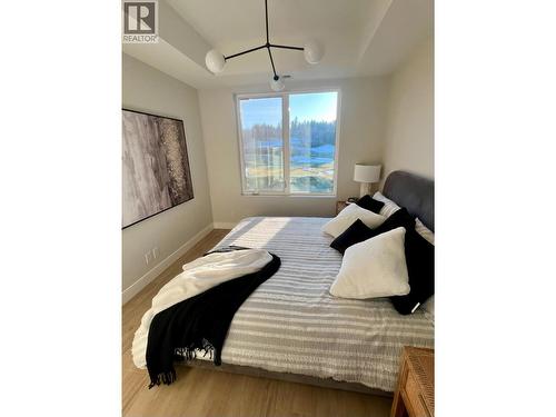 75 Predator Ridge Drive Unit# 406, Vernon, BC - Indoor Photo Showing Bedroom