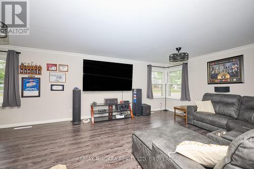 1444 Lakehurst Avenue, Fort Erie (Crescent Park), ON - Indoor Photo Showing Living Room
