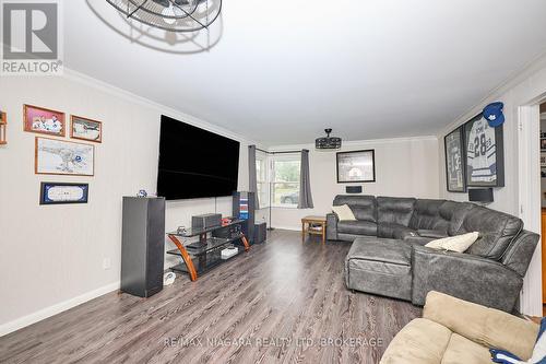 1444 Lakehurst Avenue, Fort Erie (Crescent Park), ON - Indoor Photo Showing Living Room