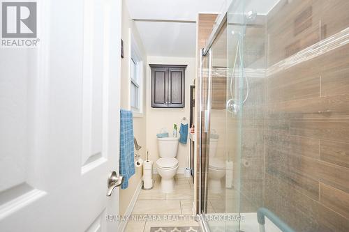 1444 Lakehurst Avenue, Fort Erie (Crescent Park), ON - Indoor Photo Showing Bathroom