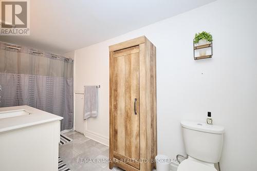 1444 Lakehurst Avenue, Fort Erie (Crescent Park), ON - Indoor Photo Showing Bathroom