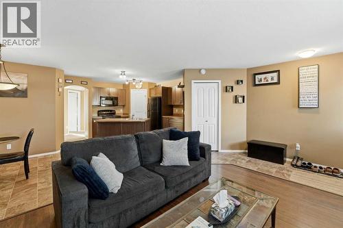 1216, 31 Jamieson Avenue, Red Deer, AB - Indoor Photo Showing Living Room