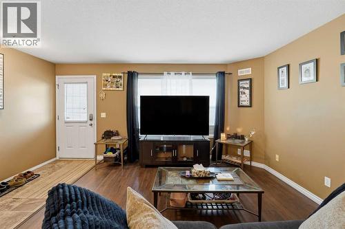 1216, 31 Jamieson Avenue, Red Deer, AB - Indoor Photo Showing Living Room