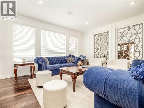 245 Prairie Rose Place S, Lethbridge, AB - Indoor Photo Showing Living Room