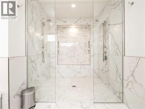 245 Prairie Rose Place S, Lethbridge, AB - Indoor Photo Showing Bathroom