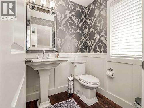 245 Prairie Rose Place S, Lethbridge, AB - Indoor Photo Showing Bathroom