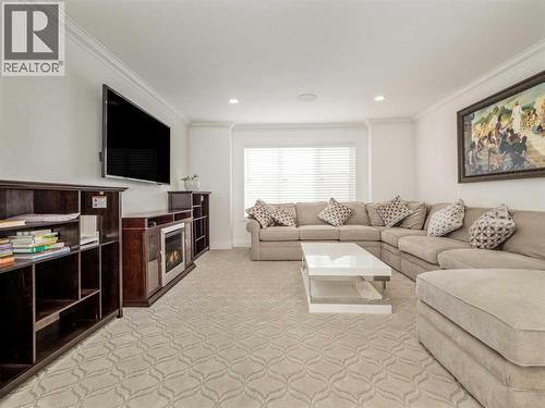 245 Prairie Rose Place S, Lethbridge, AB - Indoor Photo Showing Living Room
