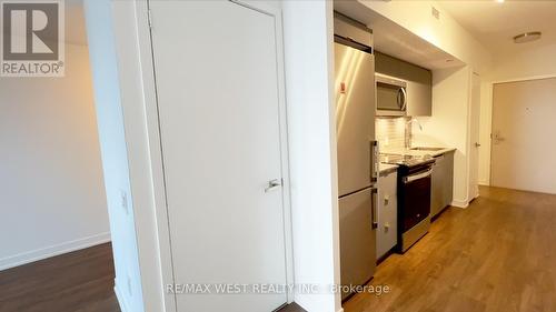 630 - 500 Wilson Avenue, Toronto, ON - Indoor Photo Showing Kitchen