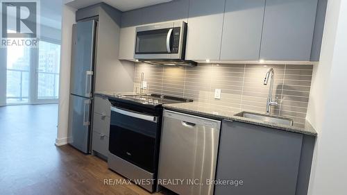 630 - 500 Wilson Avenue, Toronto, ON - Indoor Photo Showing Kitchen With Upgraded Kitchen