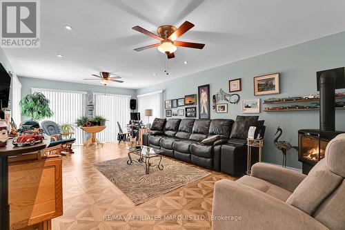 3502 Bruce Street, South Stormont, ON - Indoor Photo Showing Living Room
