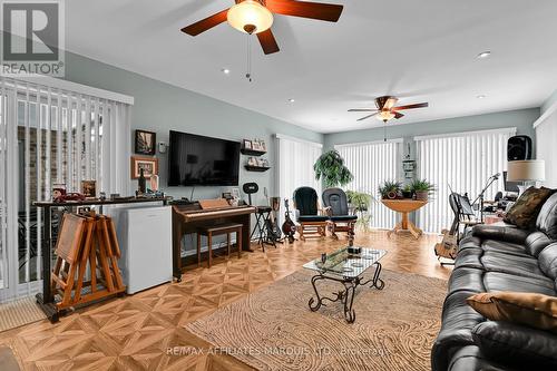 3502 Bruce Street, South Stormont, ON - Indoor Photo Showing Living Room