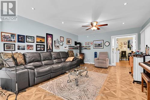 3502 Bruce Street, South Stormont, ON - Indoor Photo Showing Living Room
