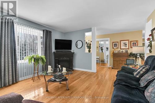 3502 Bruce Street, South Stormont, ON - Indoor Photo Showing Living Room