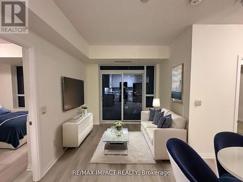 821 - 3270 Sheppard Avenue E, Toronto, ON - Indoor Photo Showing Other Room