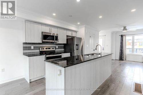 99 Fairlane Avenue, Barrie, ON - Indoor Photo Showing Kitchen With Upgraded Kitchen