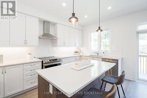 89 Berkely Street, Wasaga Beach, ON - Indoor Photo Showing Kitchen With Upgraded Kitchen