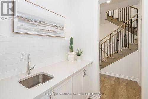 89 Berkely Street, Wasaga Beach, ON - Indoor Photo Showing Other Room