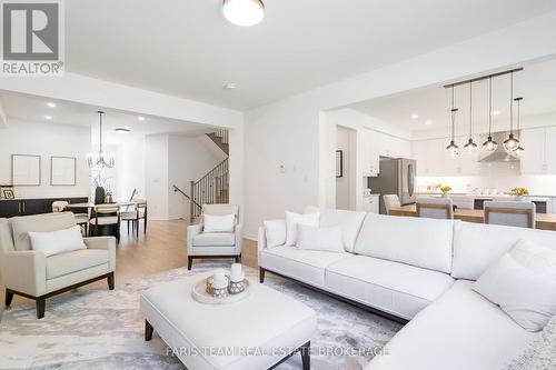 89 Berkely Street, Wasaga Beach, ON - Indoor Photo Showing Living Room
