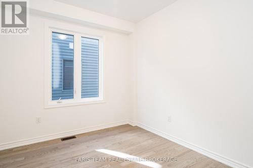 89 Berkely Street, Wasaga Beach, ON - Indoor Photo Showing Other Room