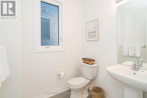 89 Berkely Street, Wasaga Beach, ON - Indoor Photo Showing Bathroom