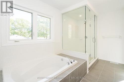 89 Berkely Street, Wasaga Beach, ON - Indoor Photo Showing Bathroom