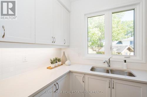 89 Berkely Street, Wasaga Beach, ON - Indoor Photo Showing Kitchen With Double Sink