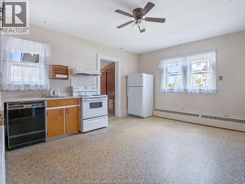 235 Queen Street, Harrow, ON - Indoor Photo Showing Kitchen