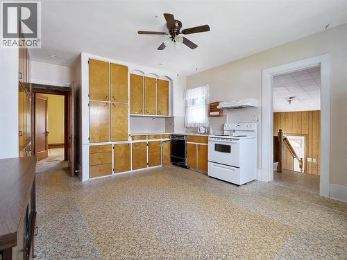235 Queen Street, Harrow, ON - Indoor Photo Showing Kitchen