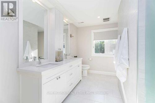 2064 Almira Court, Mississauga, ON - Indoor Photo Showing Bathroom